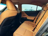 Lexus ES-300h 2023